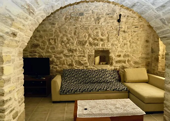 Traditional Medieval Holiday House In Kalamoti